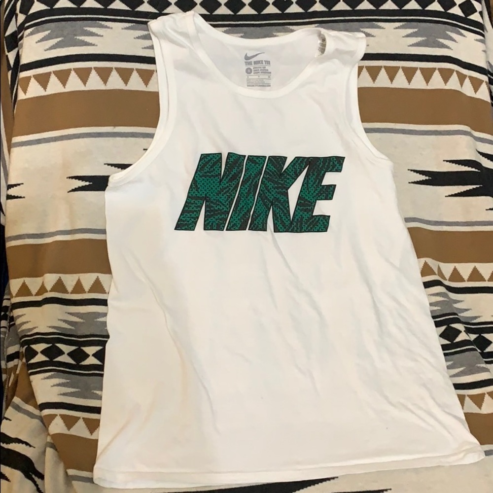 🏃🏻‍♀️ The Nike Tee tank